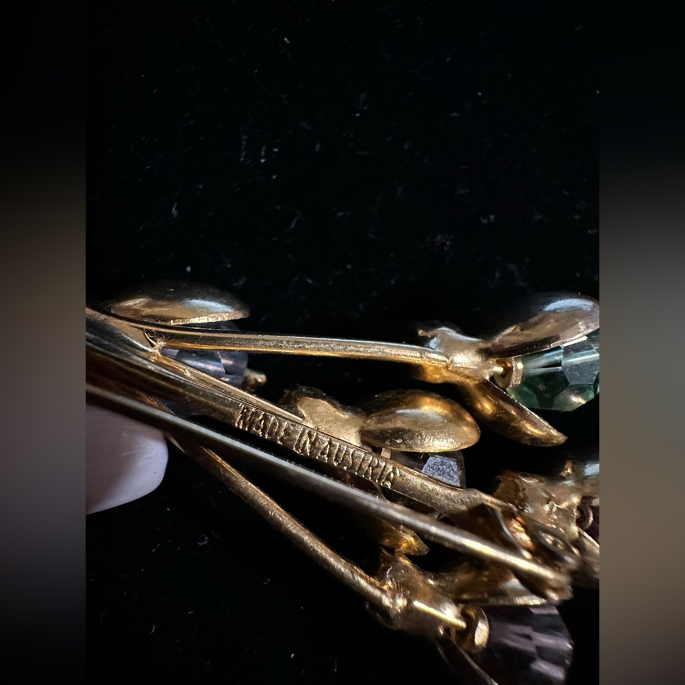 Vintage‎ Austrian Crystal Flower Pin - Picture 3 of 4